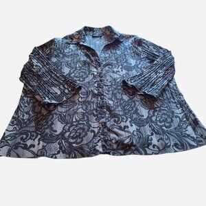 Women's Plus size 2x blouse by APT.9. Black and gray pleated floral button-down